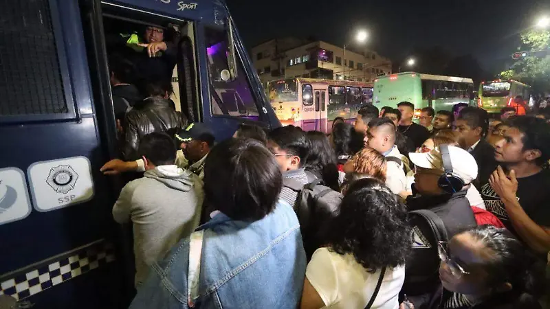 Caos en Metro Chabacano por fallas en L9 y L8